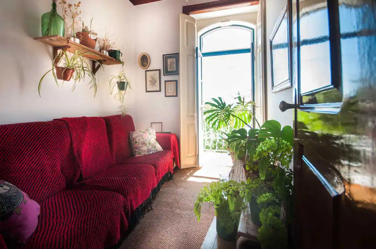 Bohemian-style living room in Oliva Guest House with artistic decor